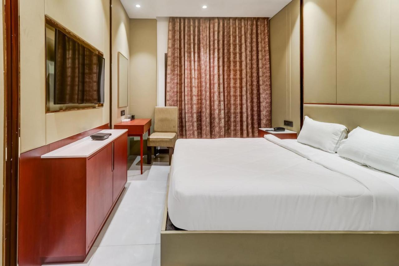 Oyo Townhouse 785 Sree Vinayaka Grand Hotel Anantapur Exterior photo