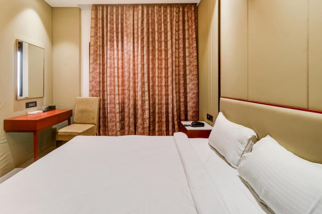 Oyo Townhouse 785 Sree Vinayaka Grand Hotel Anantapur Exterior photo